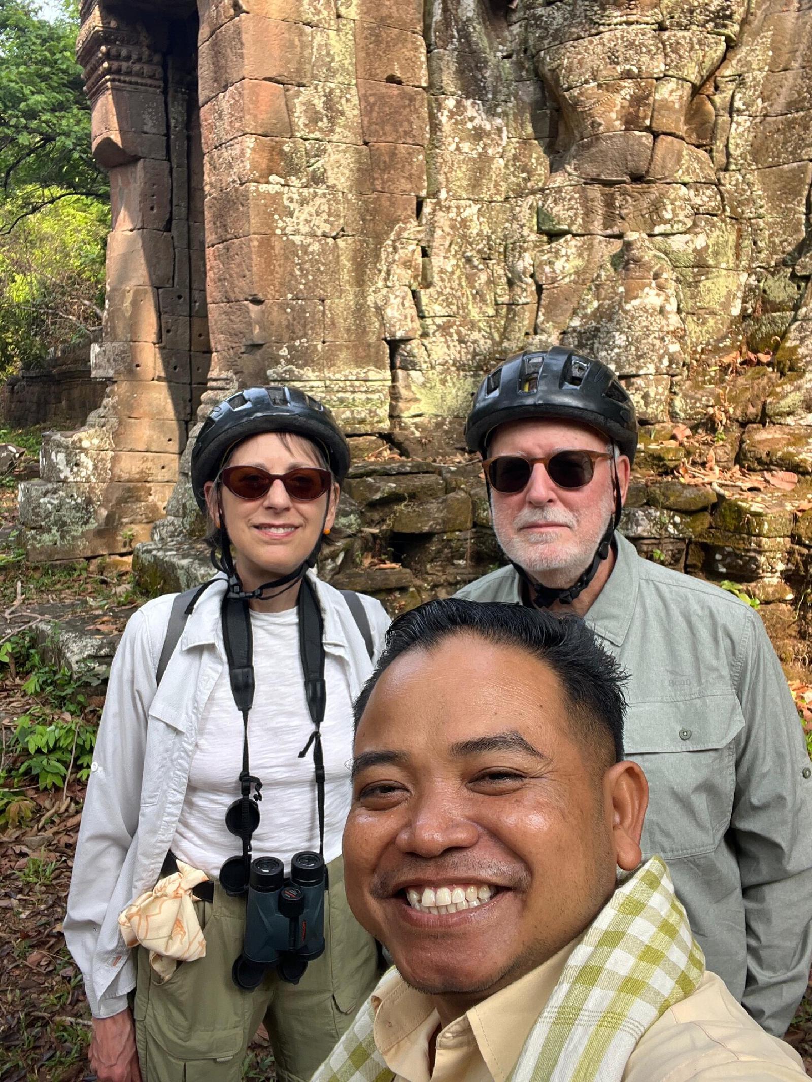 Votha, Tours with Sony guide